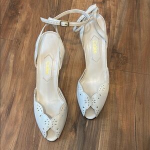 Women's Vintage White Peep-Toe Heels